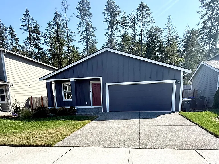 201 NE Olympic Rdg — Photo 1