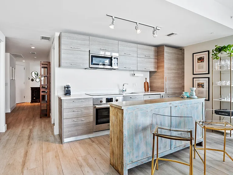 650 NE 32nd St #707 — Photo 9