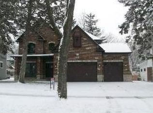 15 Indian Dr, Clarendon Hills, IL 60514