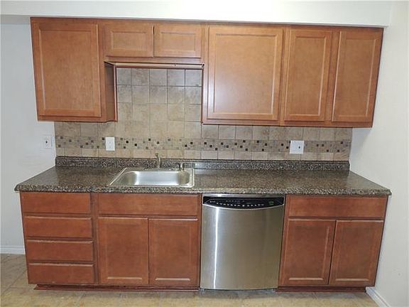 4th image of 4949 Tracy Dr