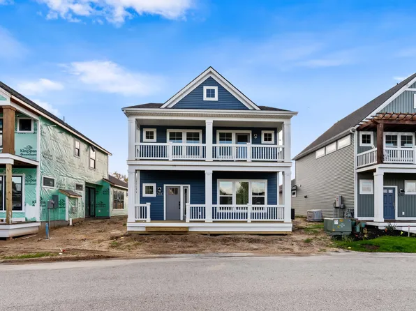 1024 S Cove Cir, Whitehall, MI 49461