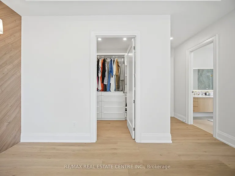 2450 Rebecca St — Photo 23