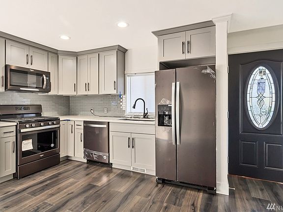 5th image of 2100 NE 6th Pl