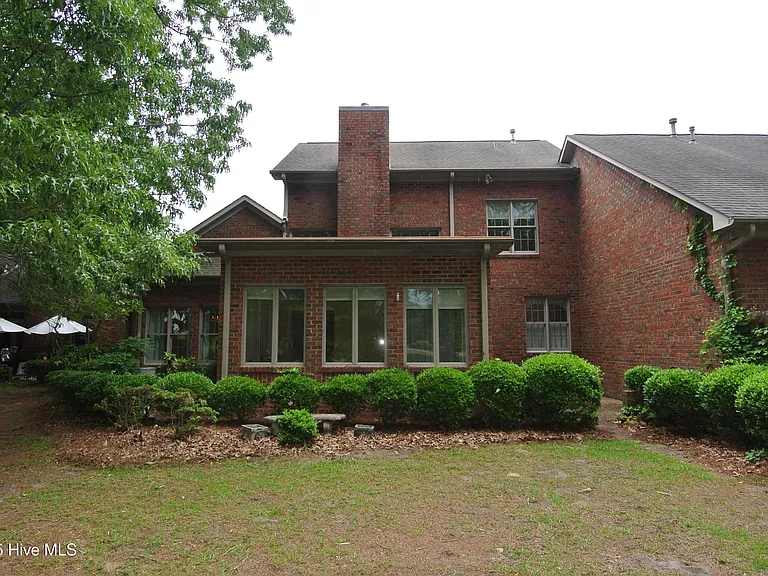 1113 Devonshire Dr — Photo 28