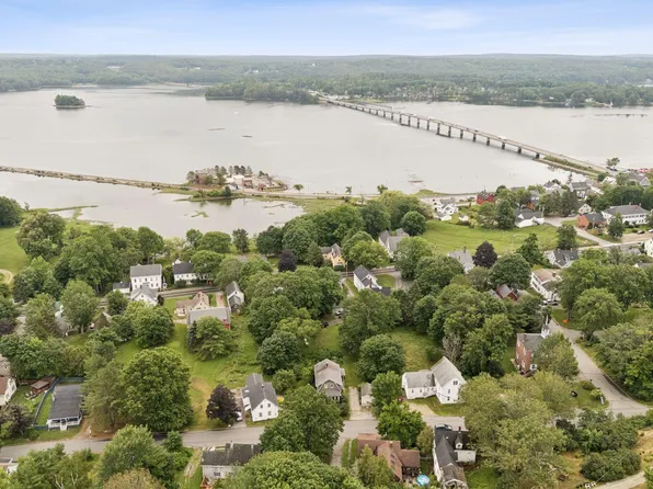 27 Hodge Street, Wiscasset, ME 04578