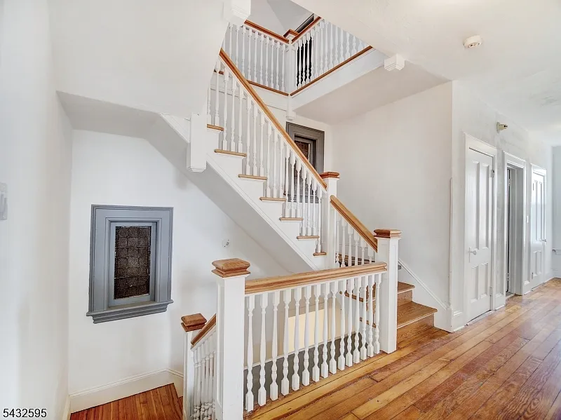 4 bed, 1.5 bath, $3,999 — Photo 3