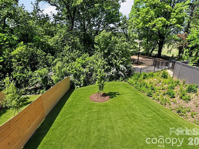 2714 Baltimore Ave — Photo 30
