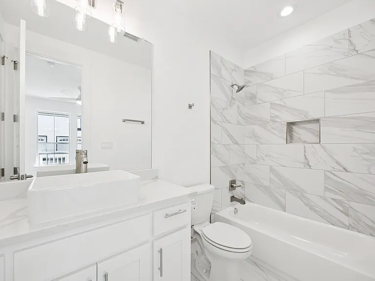 262 Harris St — Photo 11