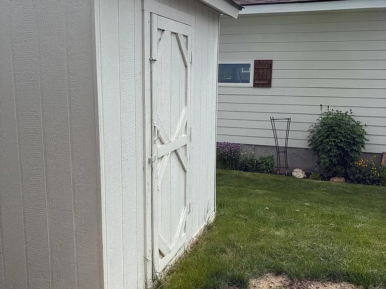202 Legget Ave — Photo 12