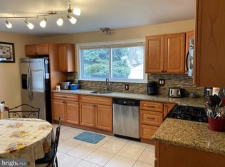 32 Saint Clair Rd, Runnemede, NJ 08078