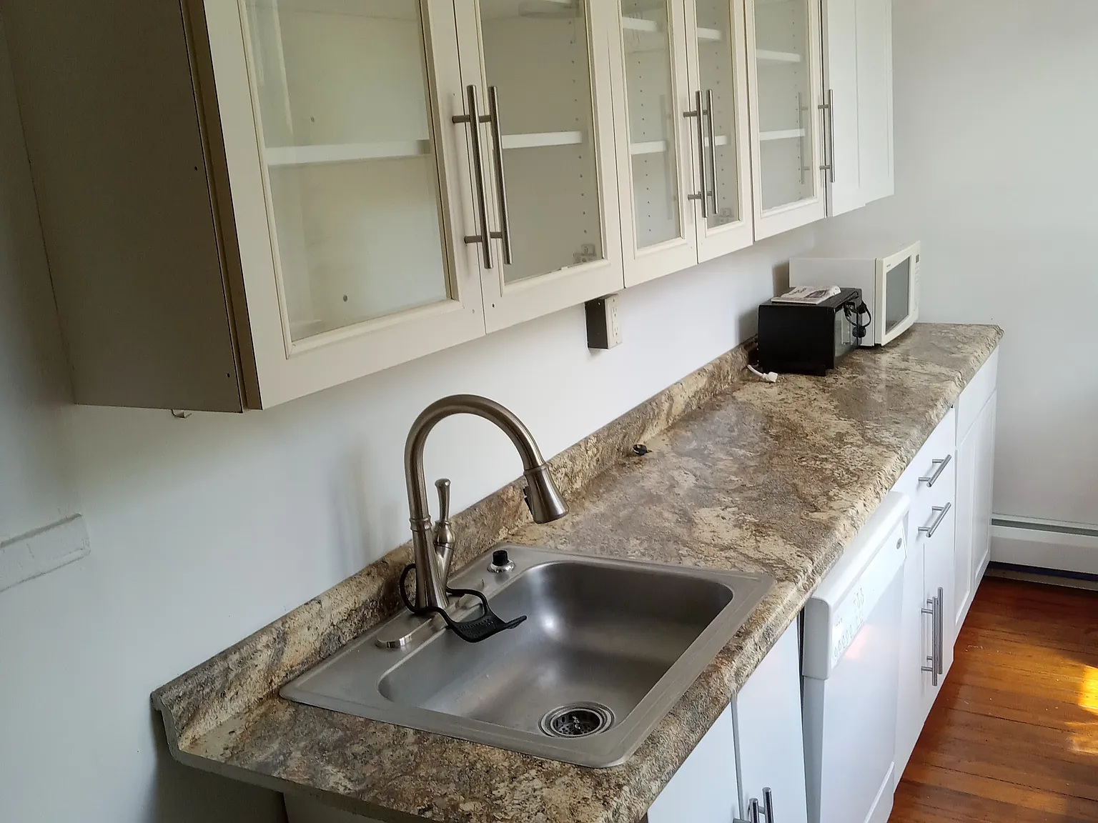 8 bed, 3.5 bath, 3600 sqft, $7,200 — Photo 1