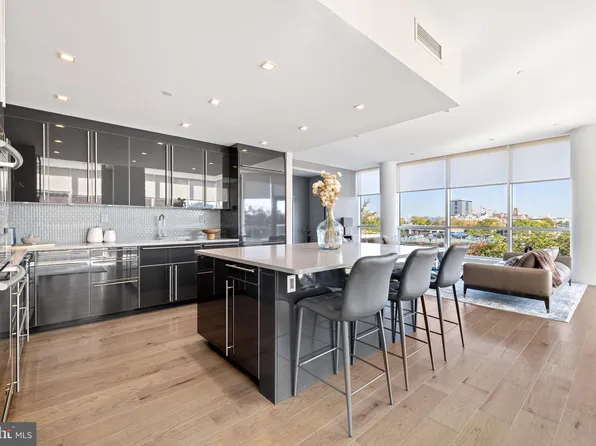 101 Walnut St Unit 2, Philadelphia, PA 19106