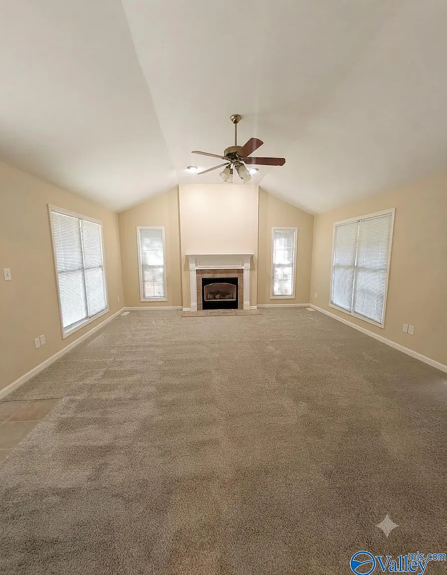 4 bed, 2.0 bath, 2179 sqft, $3,000 — Photo 2