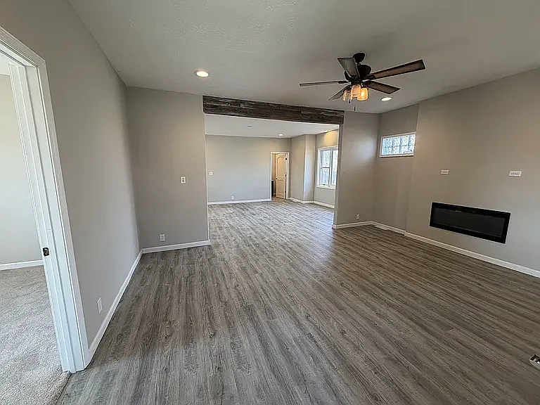 4 bed, 2518 sqft, $3,200 — Photo 3