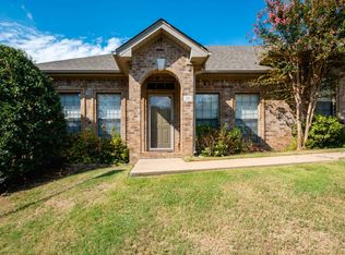 73 Reservoir Heights Dr, Little Rock, AR 72227