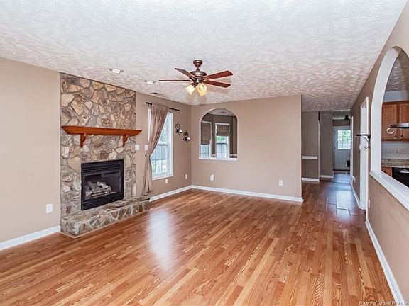 4th image of 3916 Cullerton St