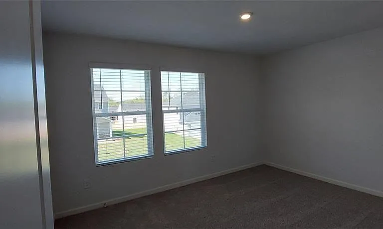 133 Oxford Ln — Photo 19