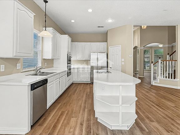 3rd image of 3307 Saint Pierre