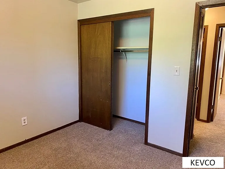2805 Redwing Rd — Photo 13