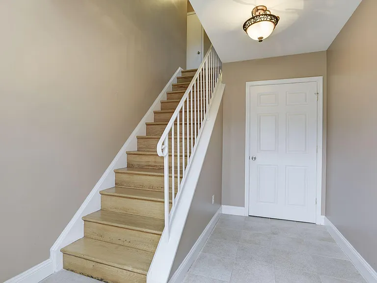 1040 Warbler Pl #MC — Photo 12