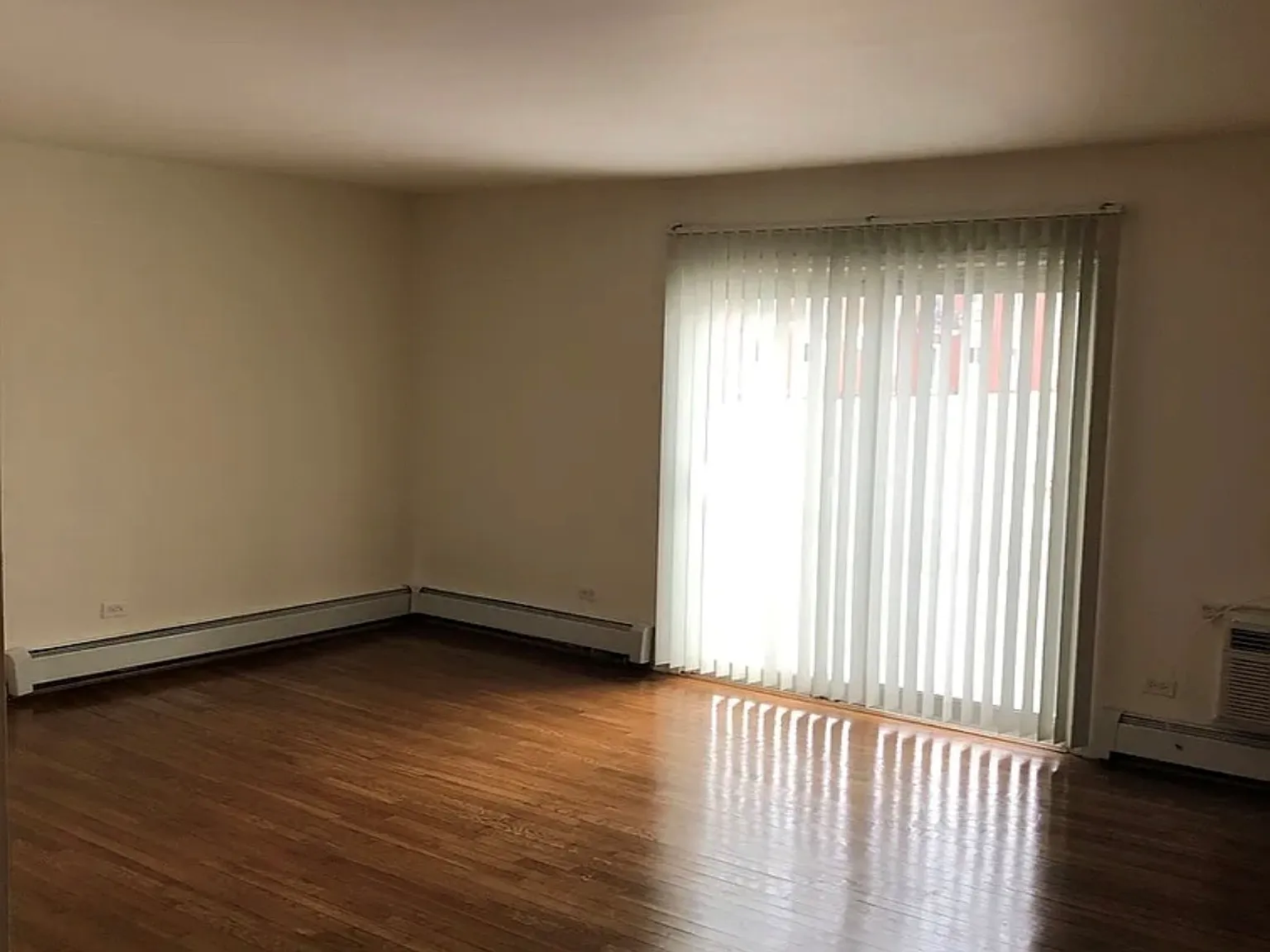 1 bed, 800 sqft, $1,400 — Photo 3