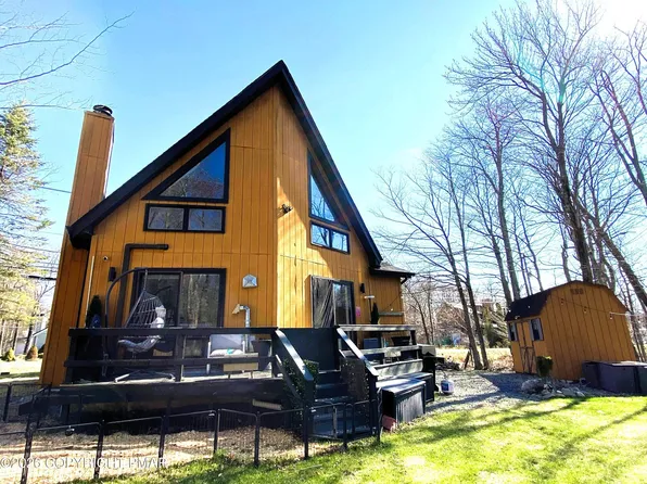 9026 Idlewild Dr, Tobyhanna, PA 18466