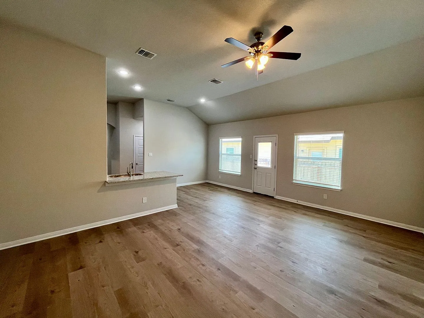 New Braunfels Move In Ready — Photo 2
