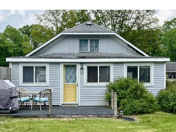 6120 Huron St, Coloma, MI