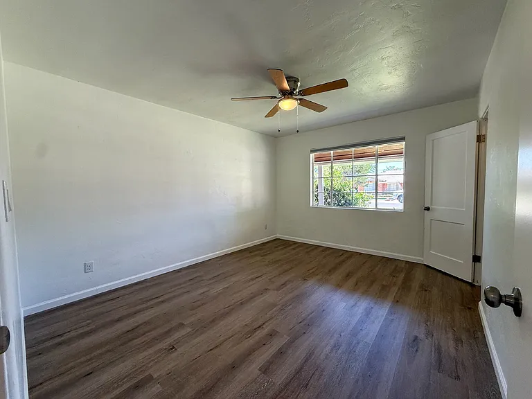 1514 W Rovey Ave — Photo 14