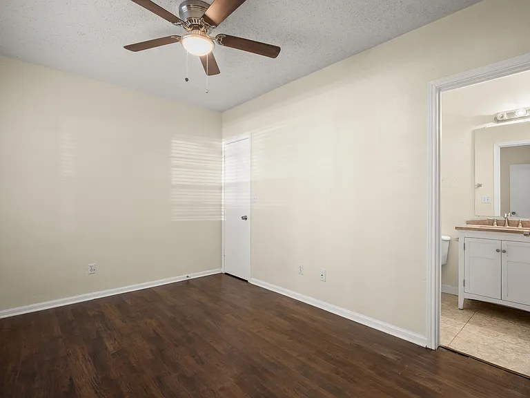 712 W 21st St #101 — Photo 12