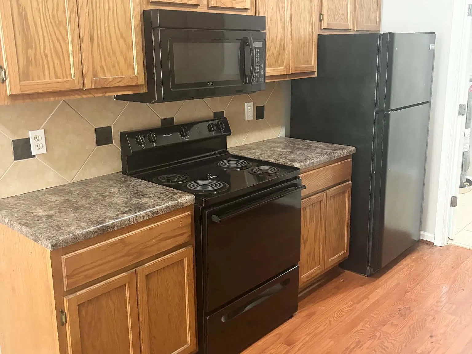 2 bed, 1100 sqft, $1,000 — Photo 4