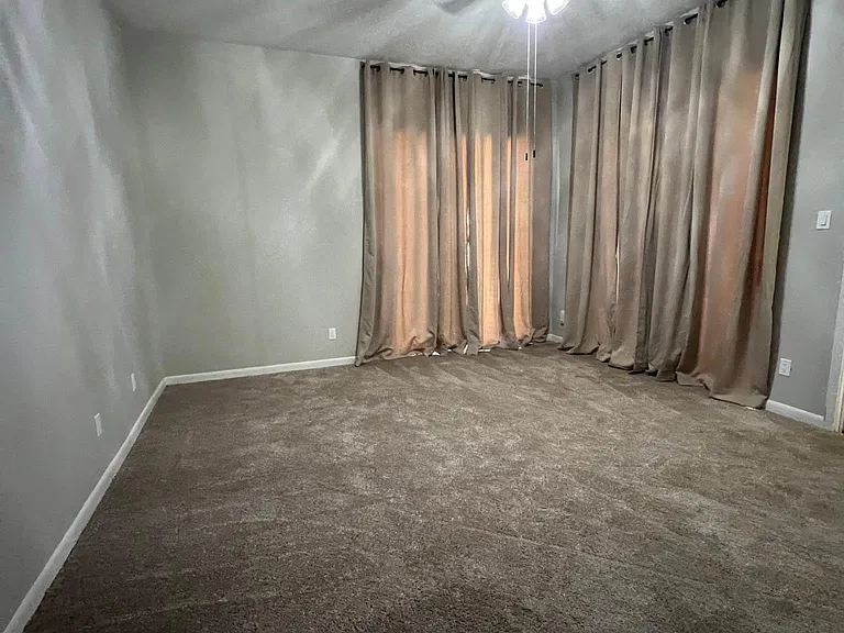 311 Hampton Ct — Photo 17