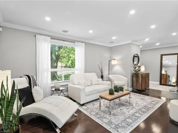 685 Francis Rd #1, Burlington, ON L7T 3X6