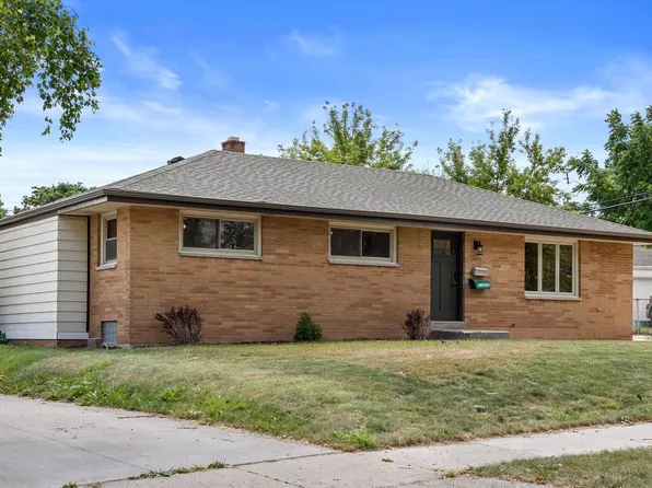W151N8272 Thomas Dr, Menomonee Falls, WI 53051