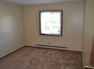 1165 S I Ave APT 2, Nevada, IA 50201