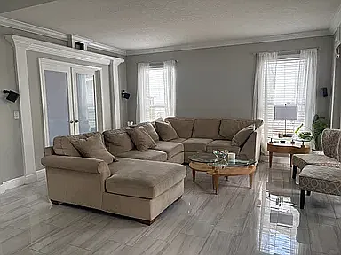 4 bed, 2265 sqft, $4,900 — Photo 4
