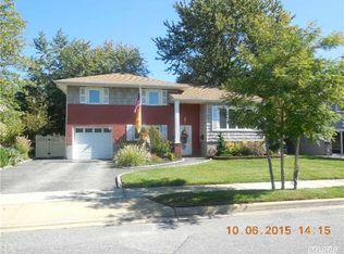 110 Block Blvd, Massapequa Park, NY 11762