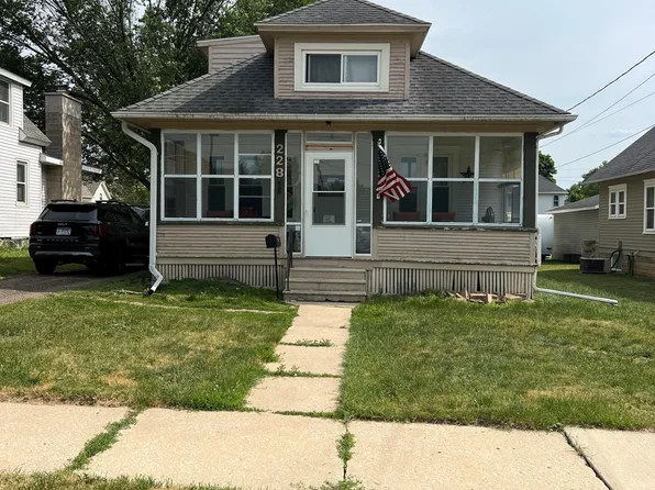 228 8th St NW, Rochester, MN 55901