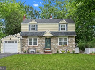 1123 W County Line Rd, Hatboro, PA 19040