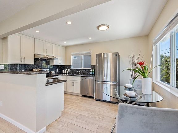3rd image of 540 Laurel St #1