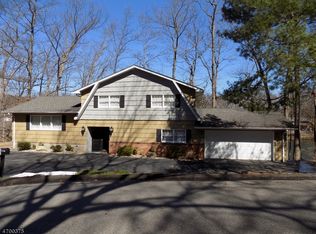 23 Ridge Rd, Bloomingdale, NJ 07403