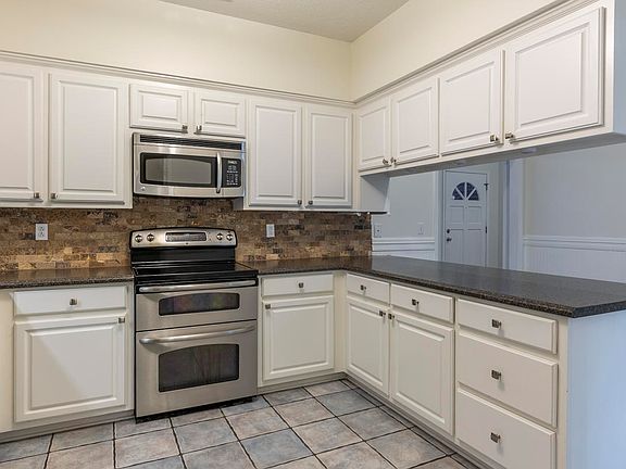 5th image of 102 Gardenia Dr