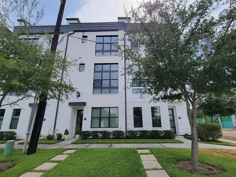 1123 Paige St