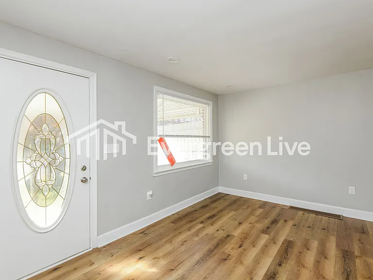 412 5th Ave — Photo 2