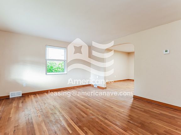 748688_002_wm_-_living_room_13044722.jpg