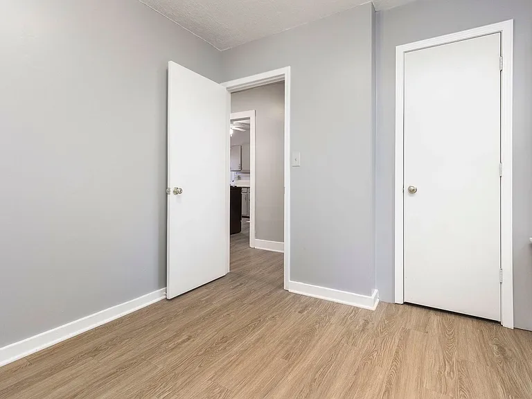 4060 La Salle Ave — Photo 14