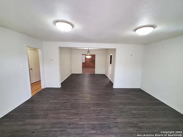 862 Clower — Photo 3