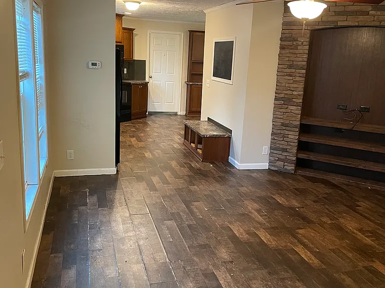 408 Pitts Cir — Photo 5