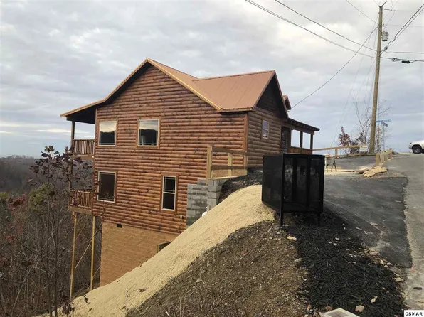 964 Village Loop, Gatlinburg, TN 37738