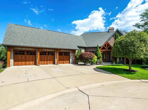 27046 Grandview Ct, Eldridge, IA 52748